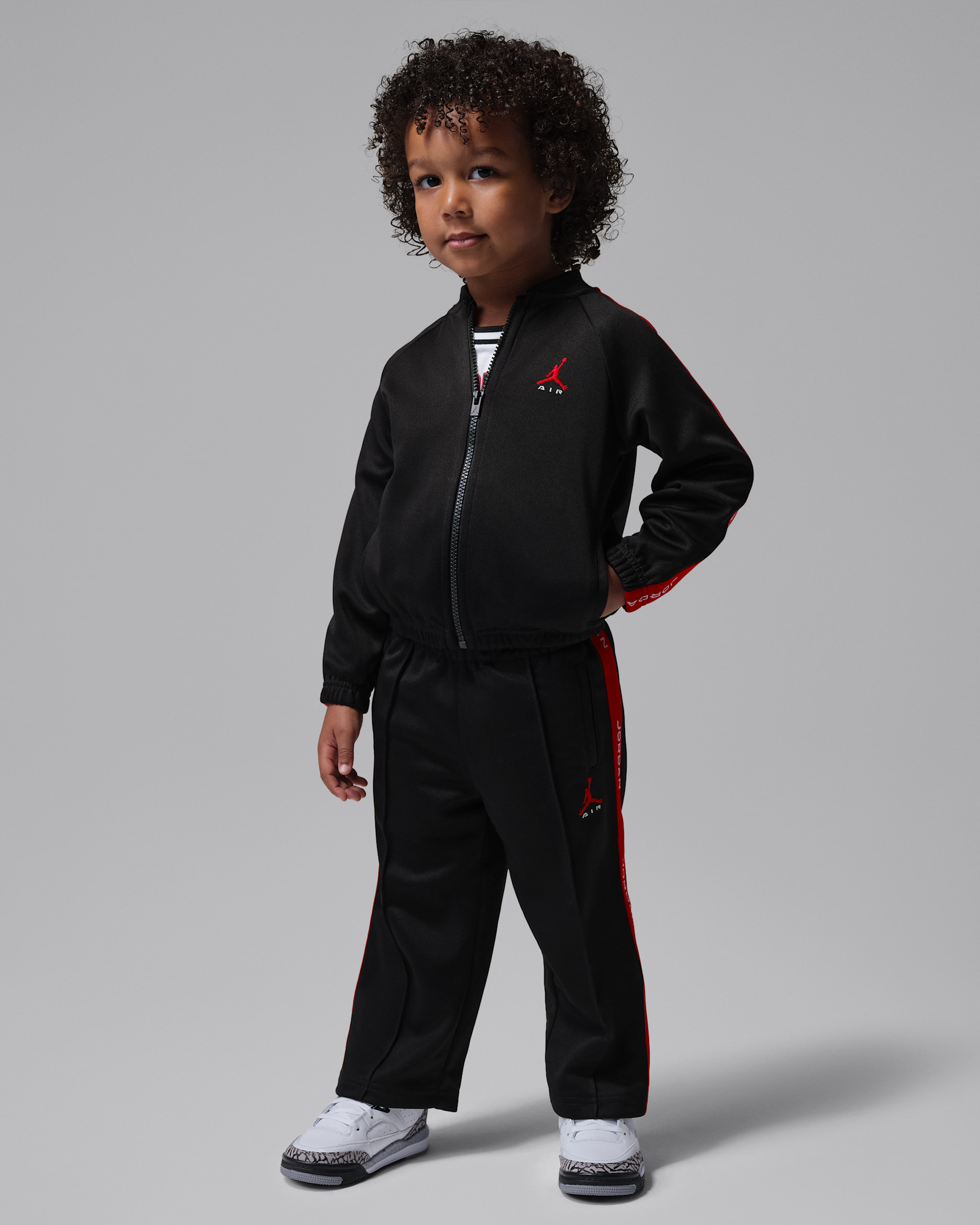 Jordan Brooklyn Essentials Toddler Dri-FIT 2-Piece Track Set. Nike JP